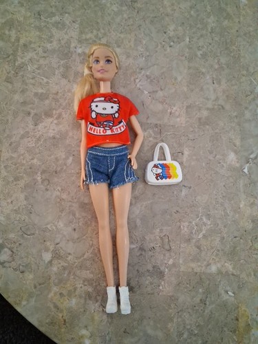 Hello kitty barbie with - 🐯,
